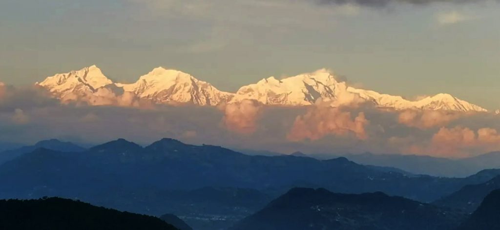 himalaya day view 05 balcony