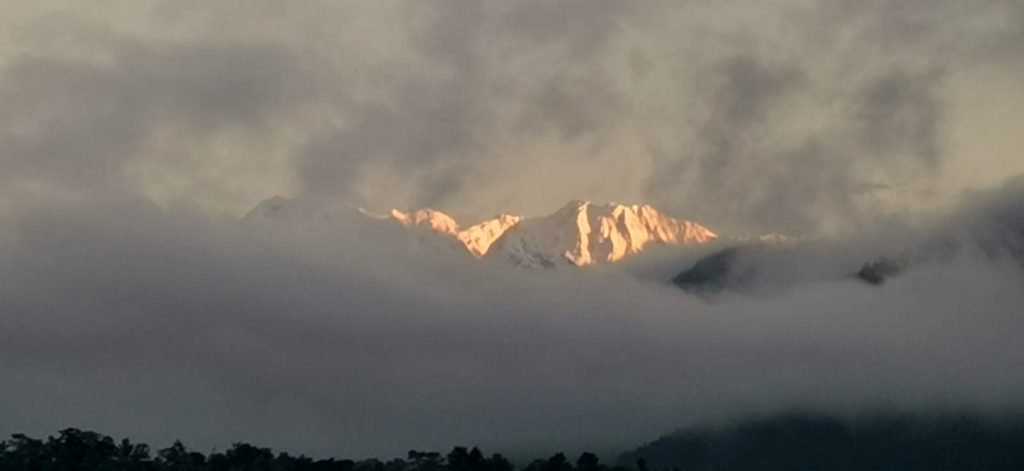 himalaya day view 08 with clouds